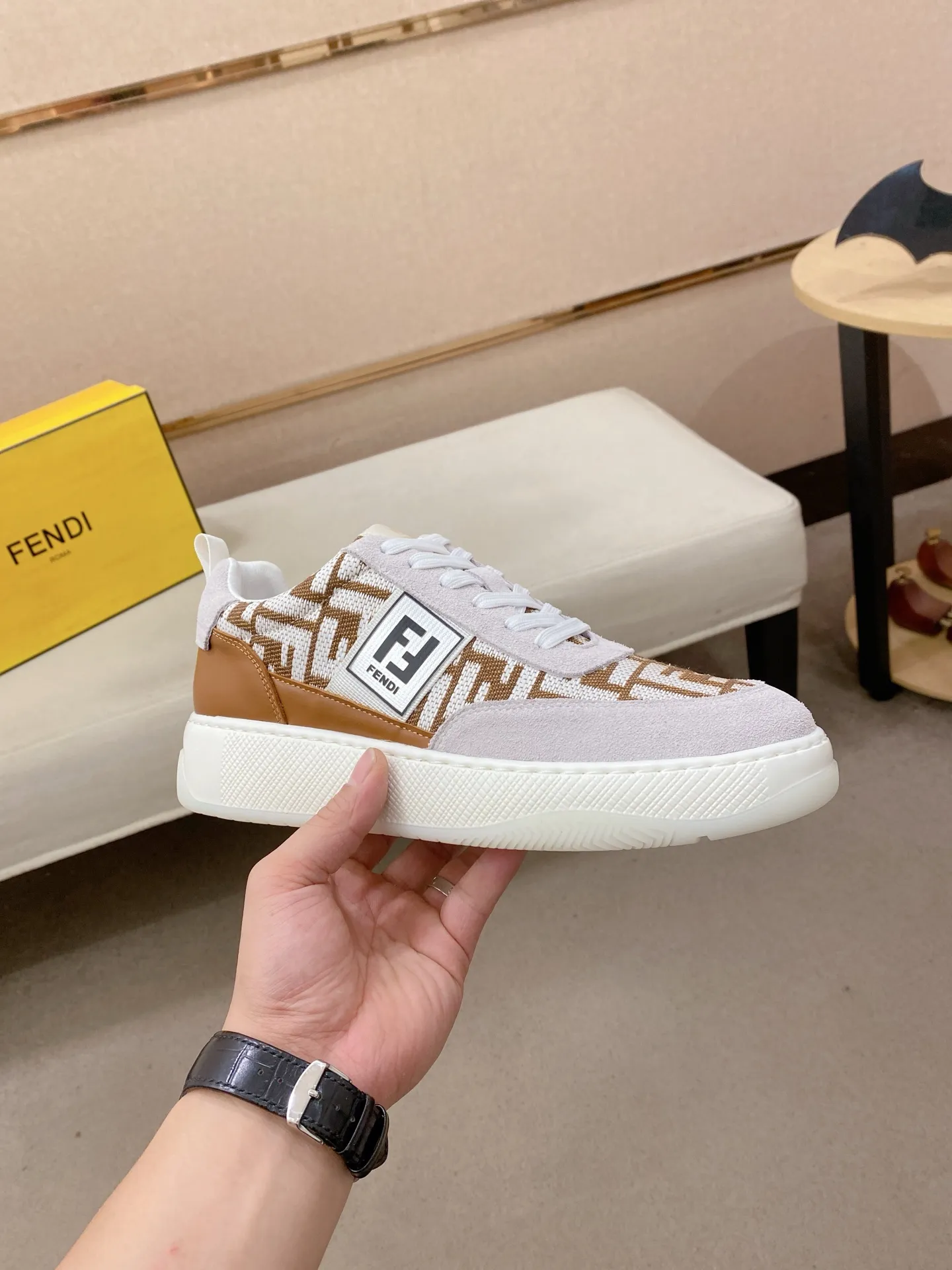 Men's shoes 💰 440💰 (fendi) New style 👊🏻 upper 🇮🇹 imported cowhide fabric 🇩🇪 lining imported sheepskin lining. The original outsole is molded to highlight the identity of every man, and the upper foot is elegant and stable🚶🏻🚶🏻The high-end custom counters reproduce the original version📯No matter the wind or rain, the shoe last remains unchanged and can withstand the verification of time🔍️,🔵 Size: 38-44